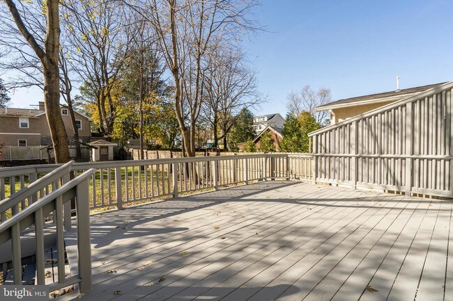 Building Photo - 338 Poplar Ave