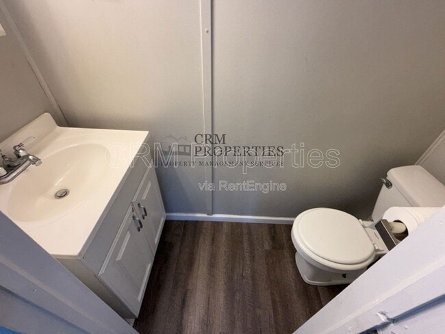 Building Photo - 513 James Dr