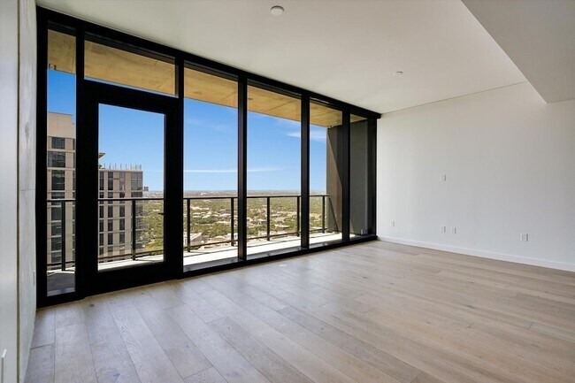 Building Photo - 610 Davis St