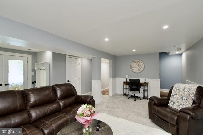 Building Photo - 5576 Neddleton Ave