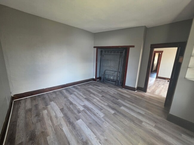 Building Photo - Nicely updated 1 BR