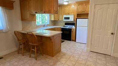 Building Photo - 10600 S 500 E