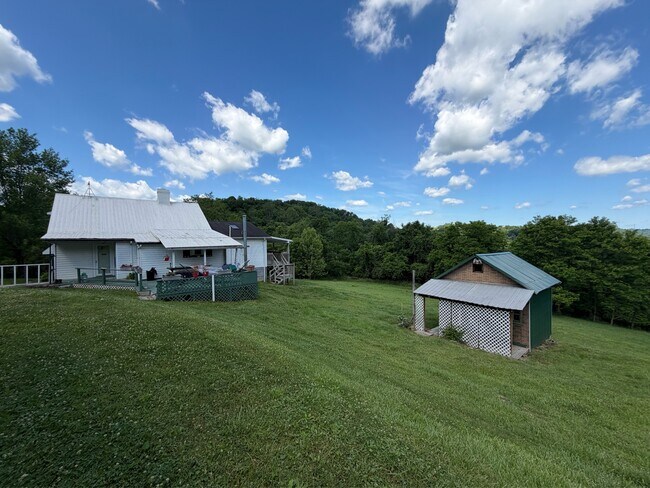 Building Photo - 223 Vinegar Hill Rd