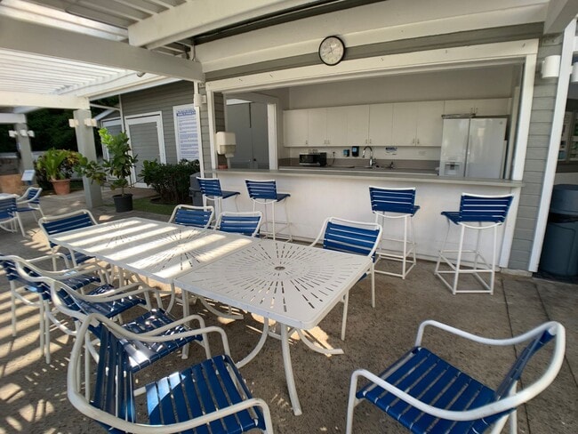 Building Photo - $2800, 2BR/1BA/2PKG, Crosspointe (Aiea/Hon...