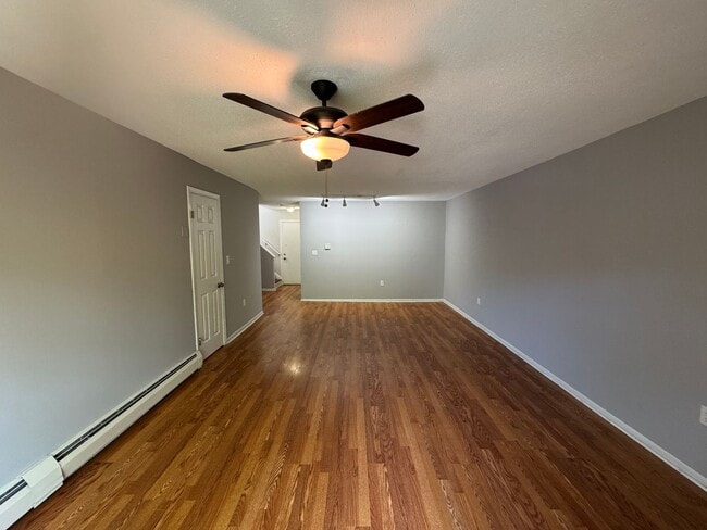 Building Photo - Spacious Shoreline 2 Bedroom Condo