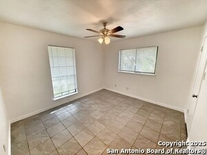 Building Photo - 912 Spring Hill Dr