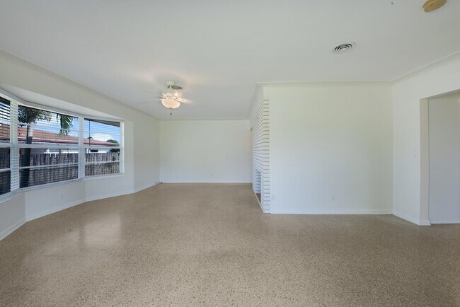 Building Photo - 2022 Collier Ave