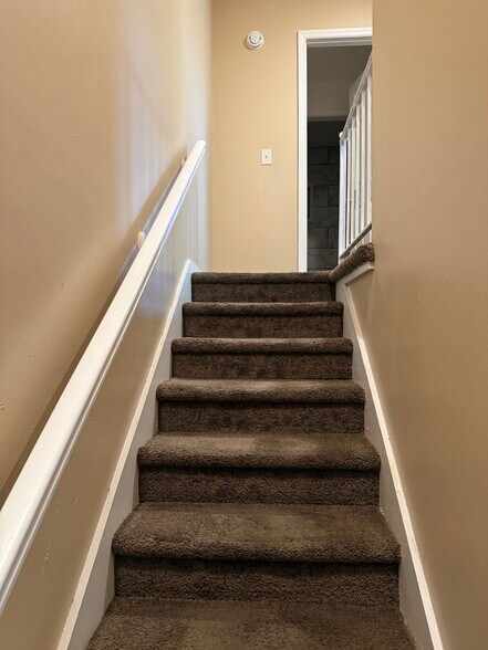 Building Photo - 323 Forest Park Rd