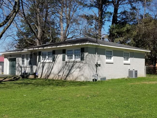 Building Photo - 4819 Lumary Dr NW