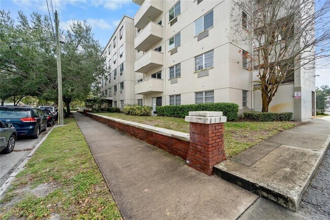 Building Photo - 406 S Cedar Ave