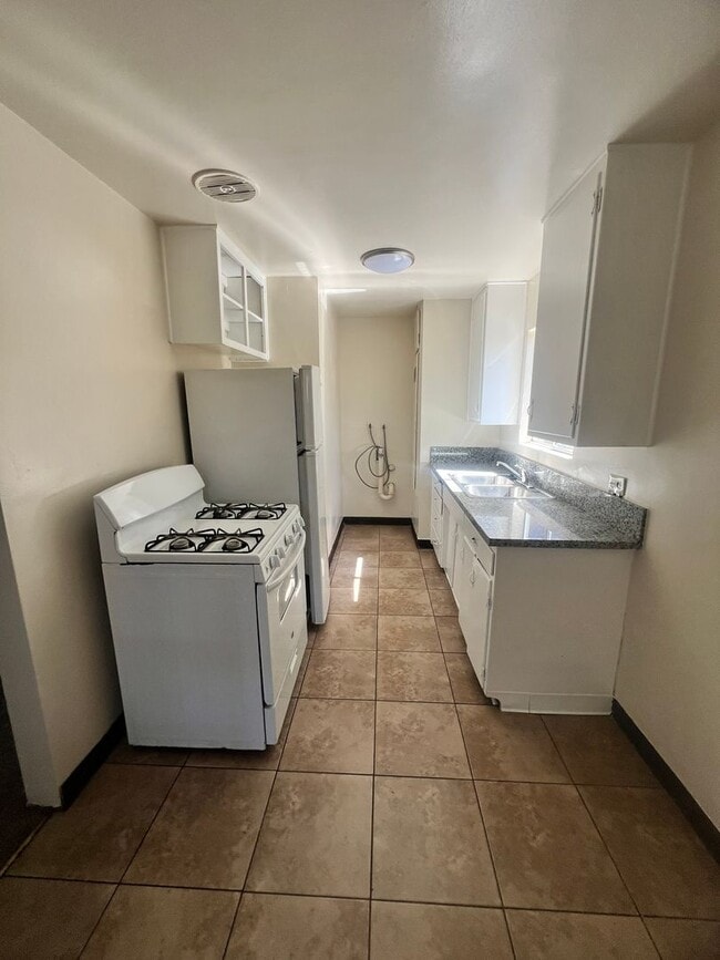 Building Photo - Midtown Ventura - Single story, three bedroom, two bath apartment