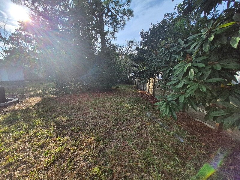 Building Photo - 13095 Linden Dr