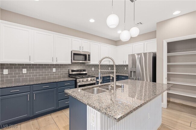 Building Photo - 10589 Cliff Lake St