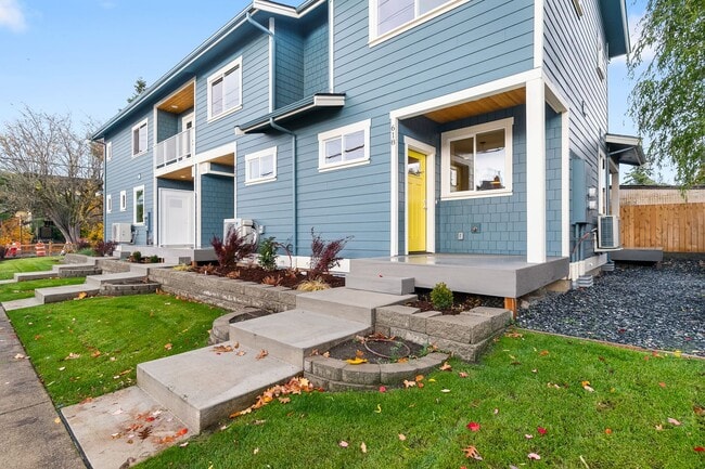 Building Photo - Halleck Townhomes Triplex