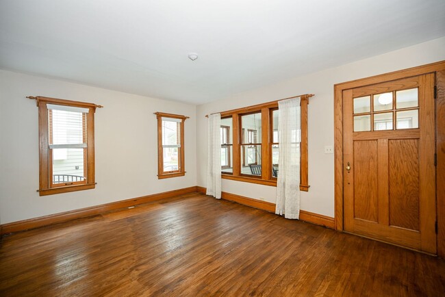 Building Photo - 387 N Montclair Ave