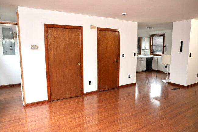 Building Photo - 821 Webster Pl