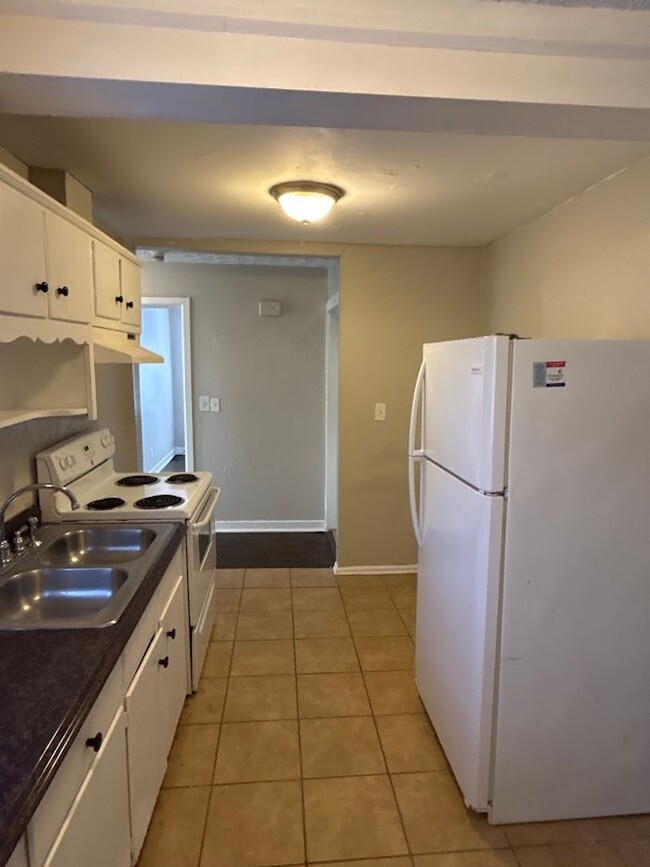 Building Photo - 3 Bed and 2 Bath in Atlanta with a Bonus R...