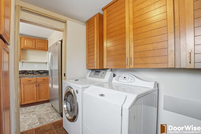 Building Photo - Charming 4-Bed Newberg Home!