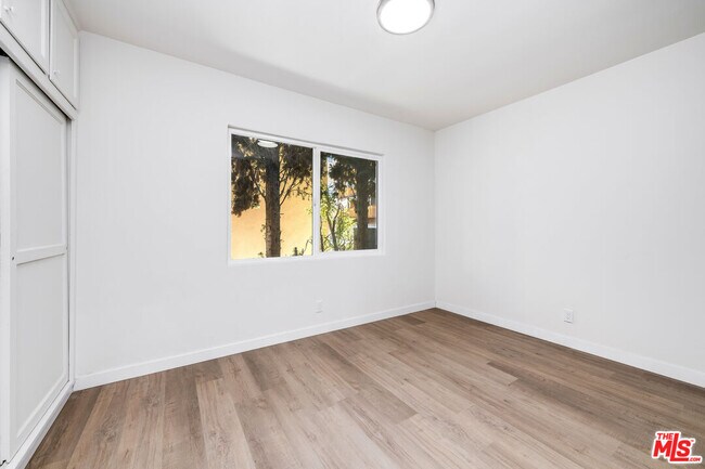Building Photo - 839 Wilcox Ave