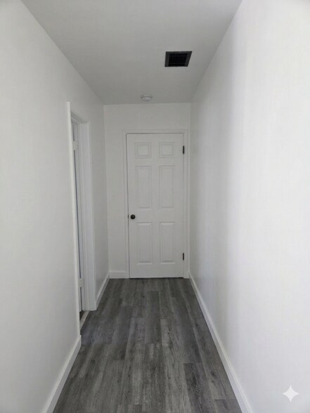 Building Photo - 5140 NE 3rd Ave