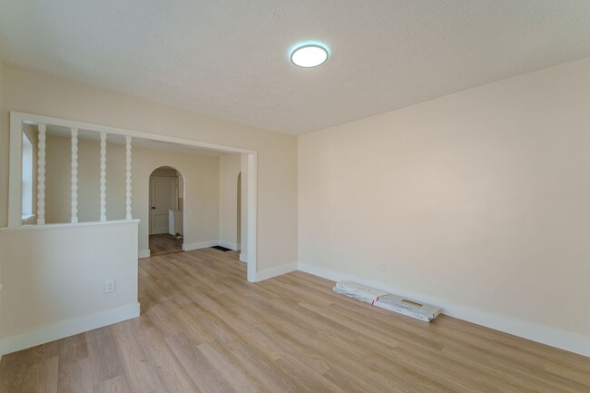 Building Photo - Remodeled 2 bedroom with off street parkin...