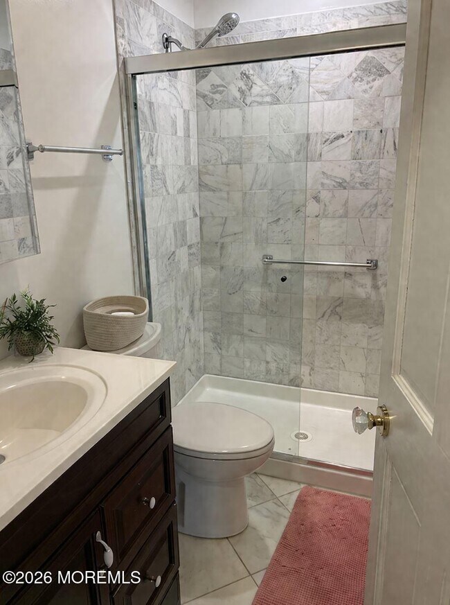 Building Photo - 17 Walnut Pl