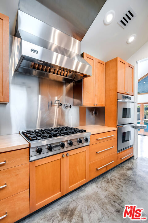 Building Photo - 445 Westmount Dr