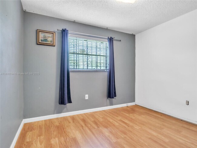 Building Photo - 11200 W Golf Dr