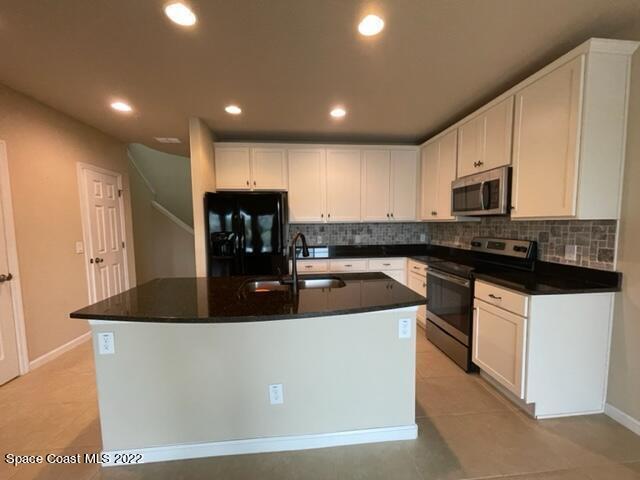 Building Photo - 1420 Lara Cir