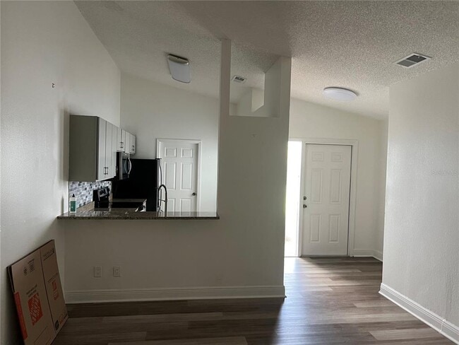 Building Photo - 3366 Cloverplace Dr
