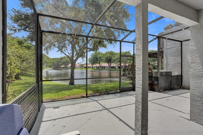 Building Photo - 635 Northshore Dr