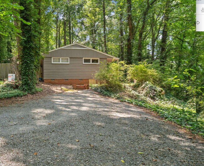 Building Photo - Charming 2-Bed Home with Gleaming Hardwood...