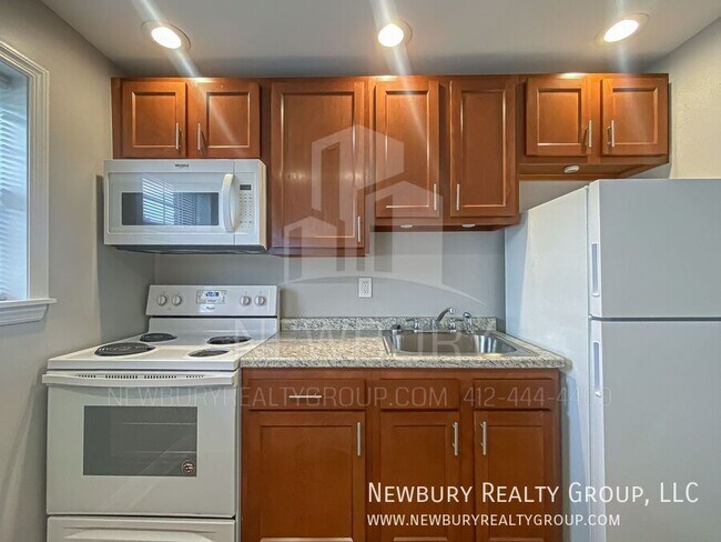 Building Photo - 305 San Juan Dr