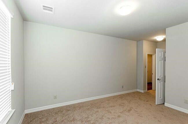 Building Photo - 64 Woodland Hills Dr