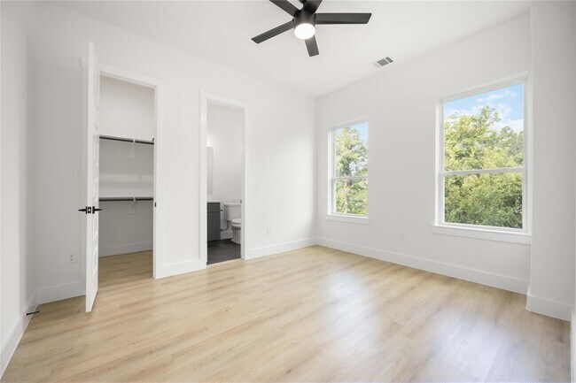 Building Photo - 2115 Dan St