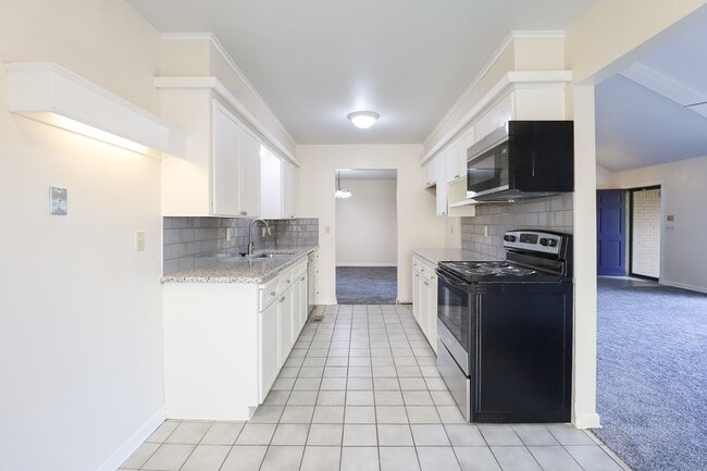 Building Photo - Updated Move In Ready 3-Bedroom Home, Grea...