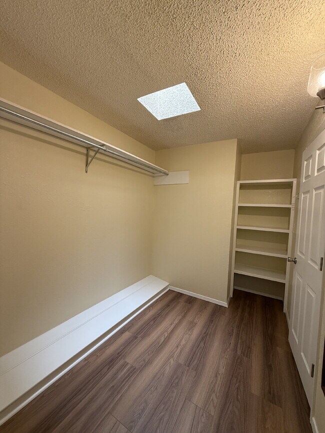 Building Photo - 12000 Ivory Gate Way