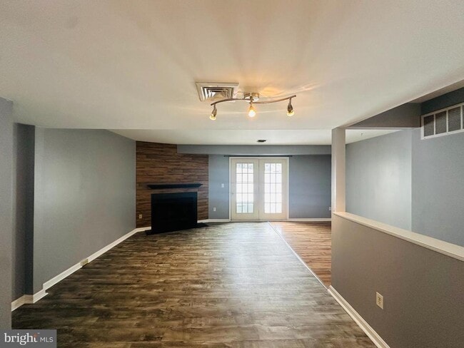 Building Photo - 406 Barrington Ct