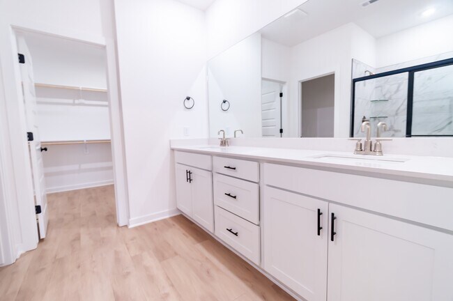 Building Photo - 453 W Gosling Isle