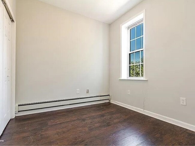 Building Photo - 1320 44th St