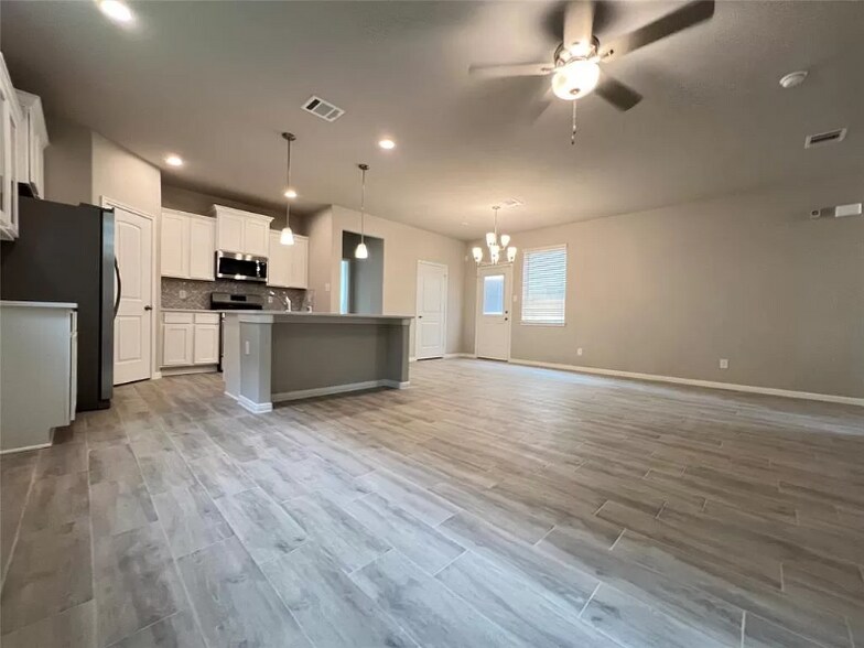 Building Photo - 7950 Fijian Cypress Dr