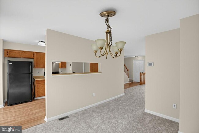 Building Photo - 502 Meadowmist Way