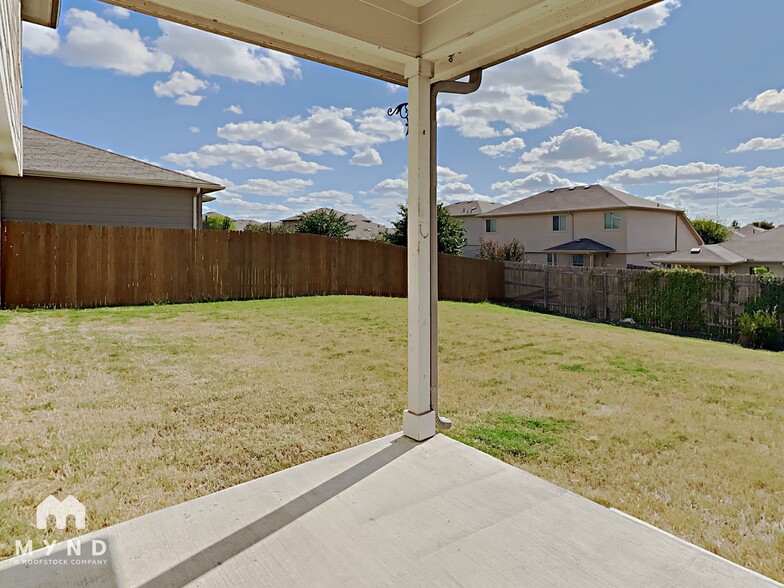 Building Photo - 717 Pinnacle Dr