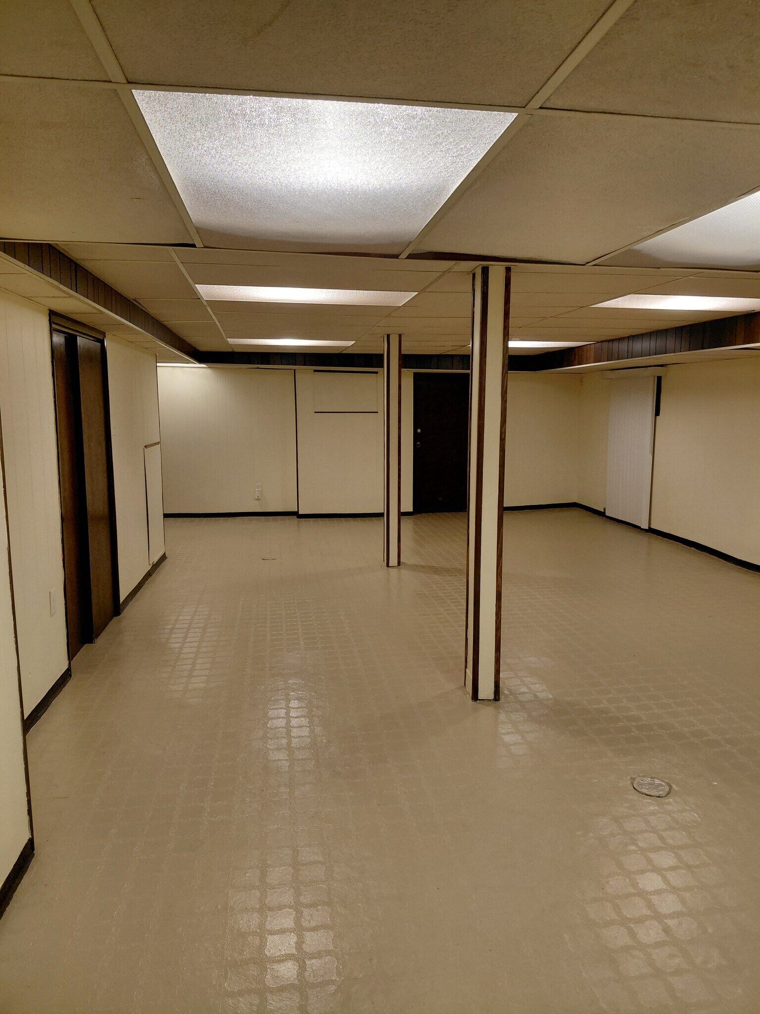 Family Room - 7925 S Eberhart Ave