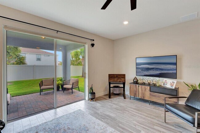 Building Photo - 3459 Current Ave