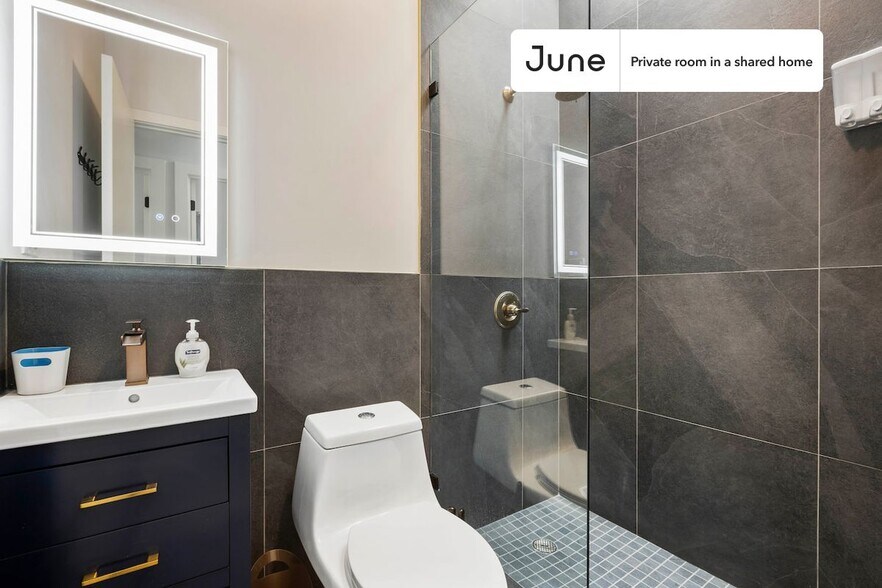 Building Photo - Room in Shared 5.0 bed/2.5 bath home