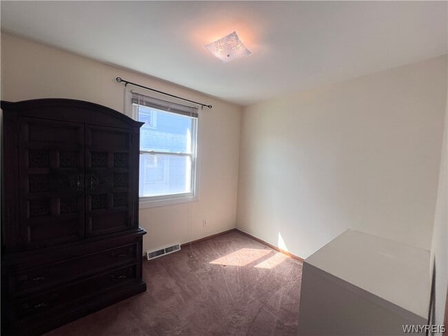 Building Photo - 480 W Hazeltine Ave