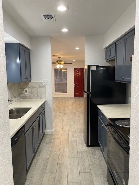 Building Photo - 12728 Shannon Hills Dr