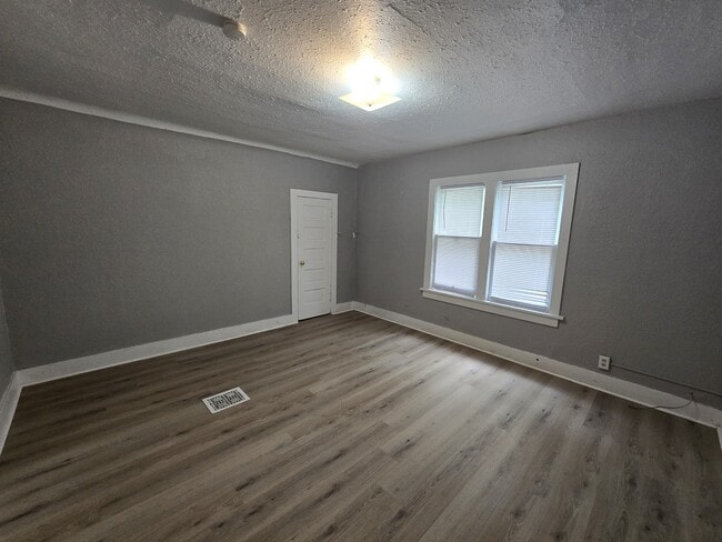 Building Photo - 833 Dawson St