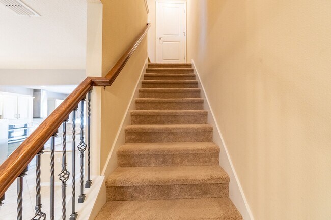 Building Photo - Beautiful Energy Efficient 3/2.5 Townhome ...